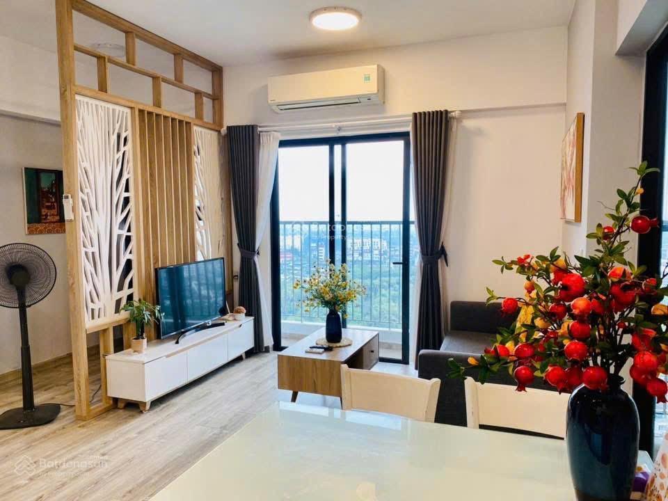 Bán căn 2 ngủ tòa lake2 ecopark ban công đông nam view hồ giá 4,1 tỷ