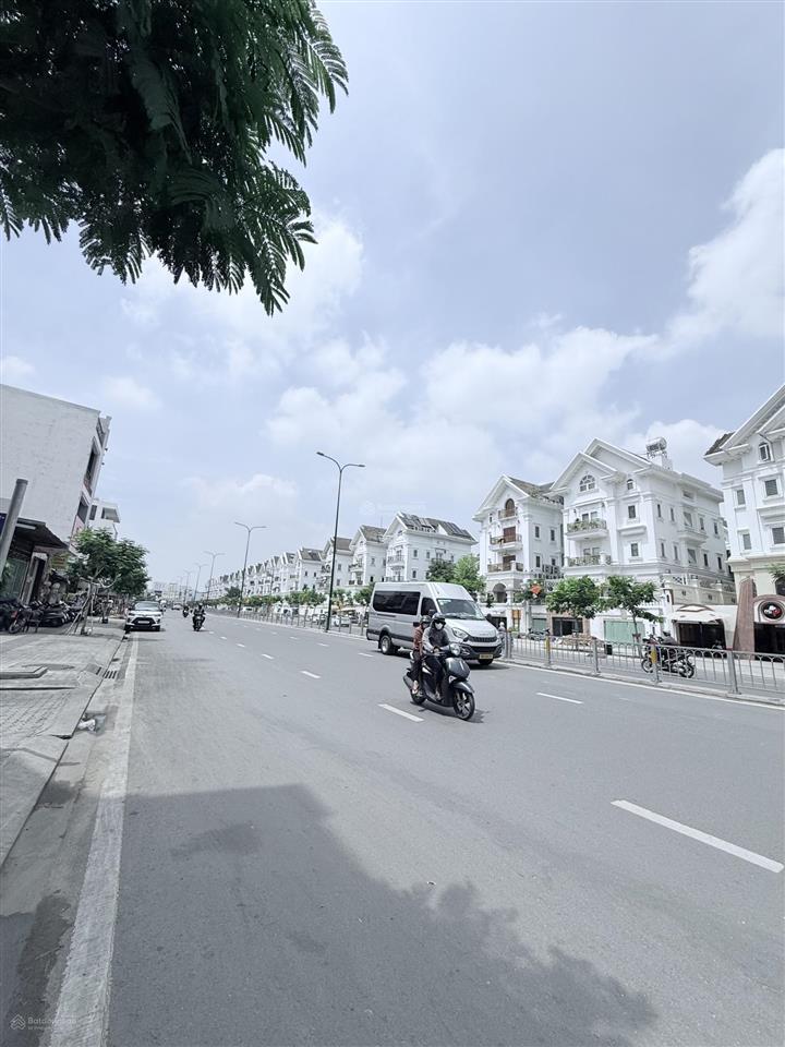 Dt 130m2 xây mới 6 tầng doanh thu 120 tr/ tháng chủ gấp bán.