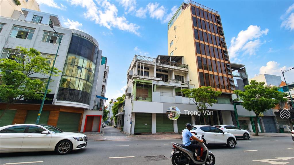 Căn góc mặt tiền hồng hà sổ 79,5m² (ngang 10,25m). chỉ 23,5 tỷ