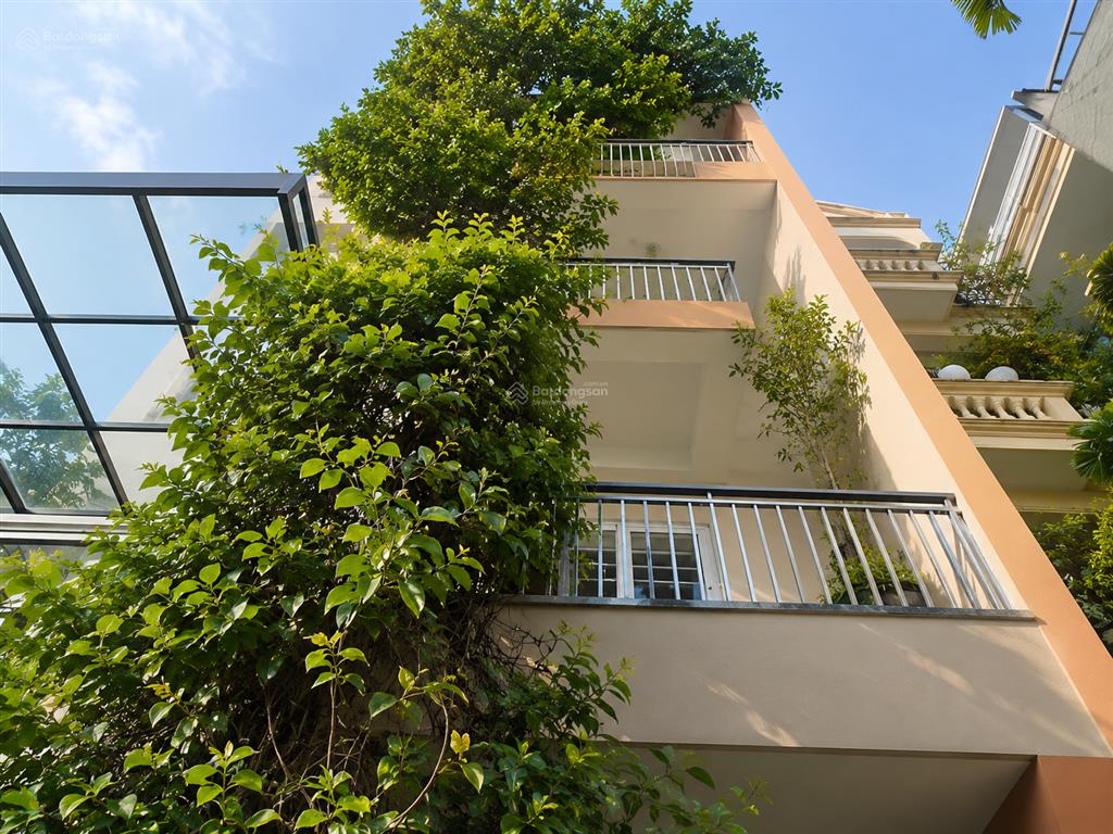Nhà phân lô hoàng quốc việt, nghĩa tân, cầu giấy 33tỷ 110m² x 6 tầng xây chắc chắn dân trí cao