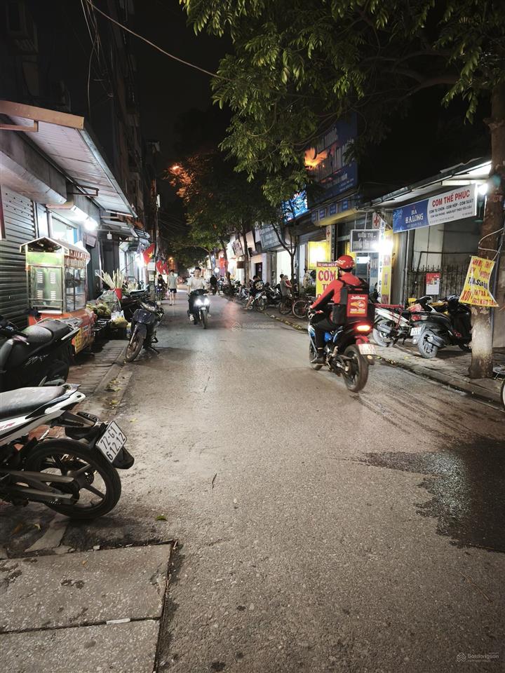 79m² mt=mh=6m 3 tầng 18 phòng cho sv thuê full tt trâu quỳ ô tô 7 chỗ thông gần hvnn