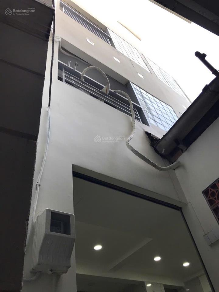 Nhà đẹp giá tốt trung tâm q5 nhà 3 tầng, có sân thượng view thành phố hợp đồng thuê 20 triệu