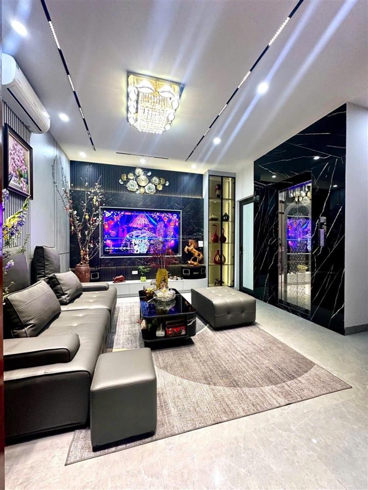 Siêu hiếm ngọc lâm long biên, có 1 không 2 thang máy full nội thất