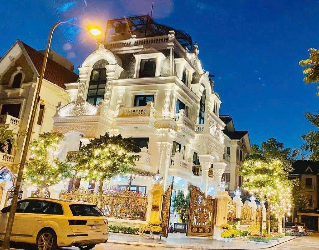 Bán biệt thự lô góc kđt trung văn 179m², 5 tầng thang máy, trục đường chính kinh doanh.