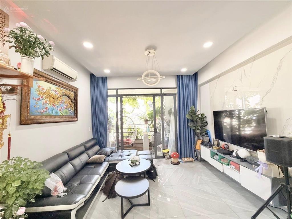 Q11 chcc shr full nội thất lô góc ban công thoáng 98m² 2pn 2wc chỉ 6,5
