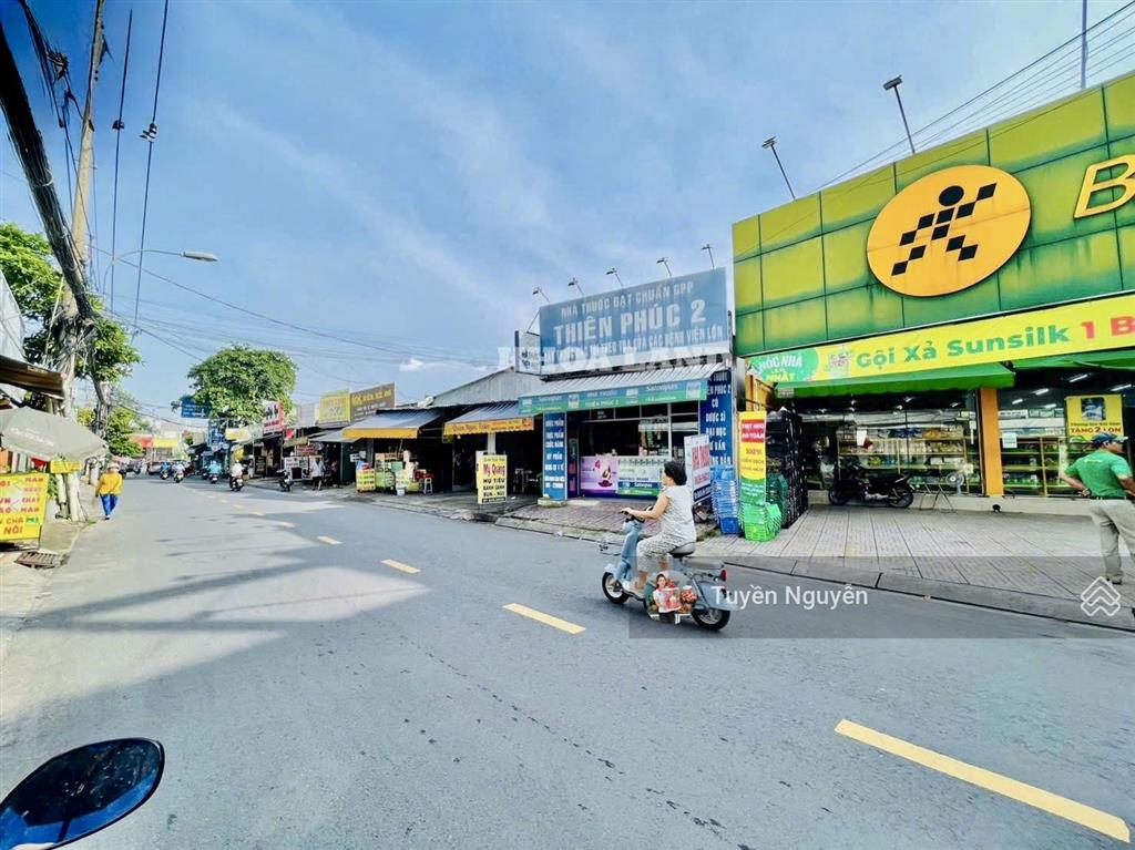 Mặt tiền kinh doanh ngay kha vạn cân giao với phạm văn đồng 60m2 ngang 5m rõ ràng giá tốt
