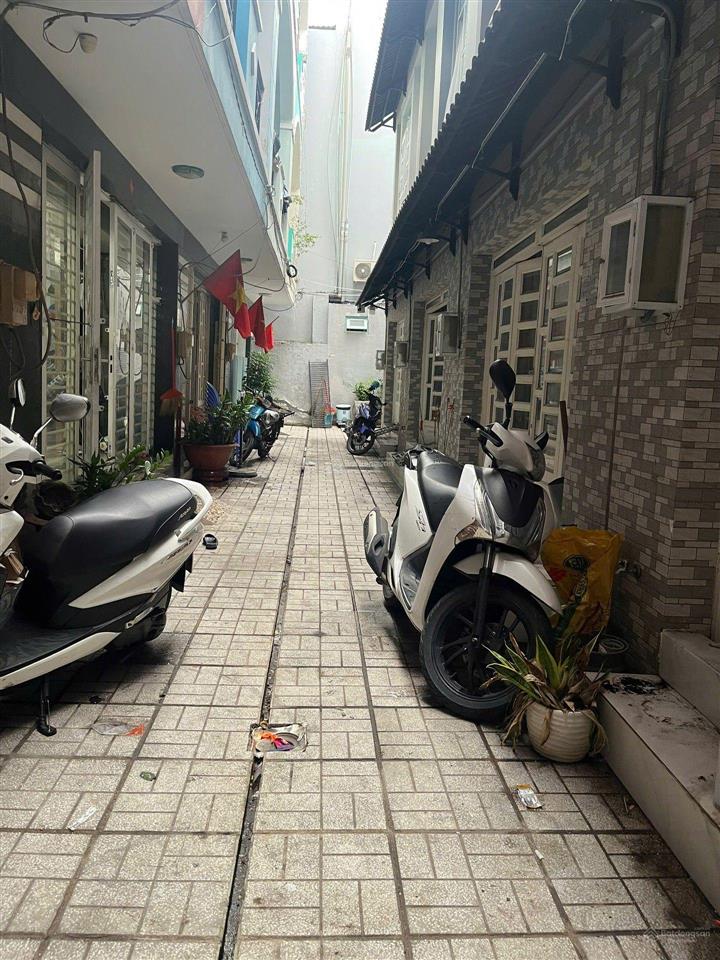Căn hộ dv 100m2. 6 phòng cho thuê 24tr/tháng. hàng xóm phú mỹ hưng quận 7. giá 7,8 tỷ tl