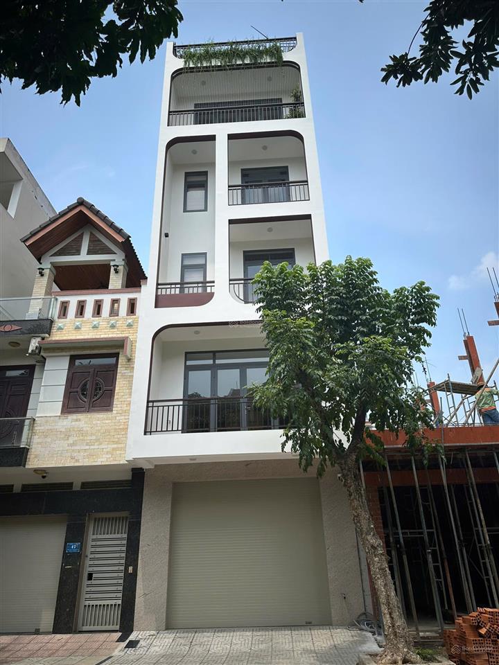 Cần bán nhà nguyên căn ngay siêu thị go khu vip tbs, hoàn công đầy đủ, thang máy sẵn. 0767 500 ***
