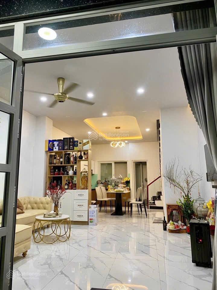 Bán nhà 1trệt 2lầu 5x22dx gần chợ,cấp1,2,3 phú mỹ,tk hiện đại thoáng máttiện ích đầy đủ aone.tttm