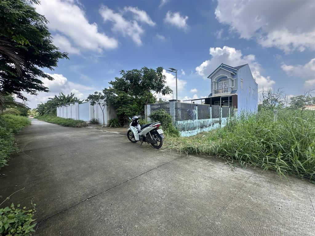 352m2 có 232m2 thổ cư mt đường lô b (song song đường thanh niên)