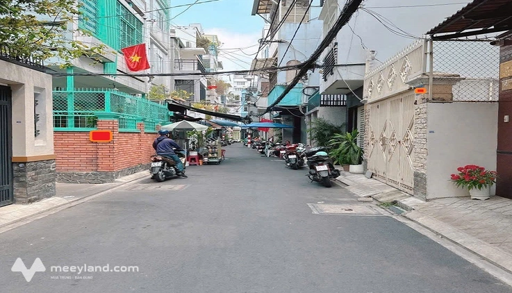Bán nhà Lê Thị Riêng, Bến Thành, quân 1 cũ, 99m2, 3 tầng, thang máy, giá rẻ