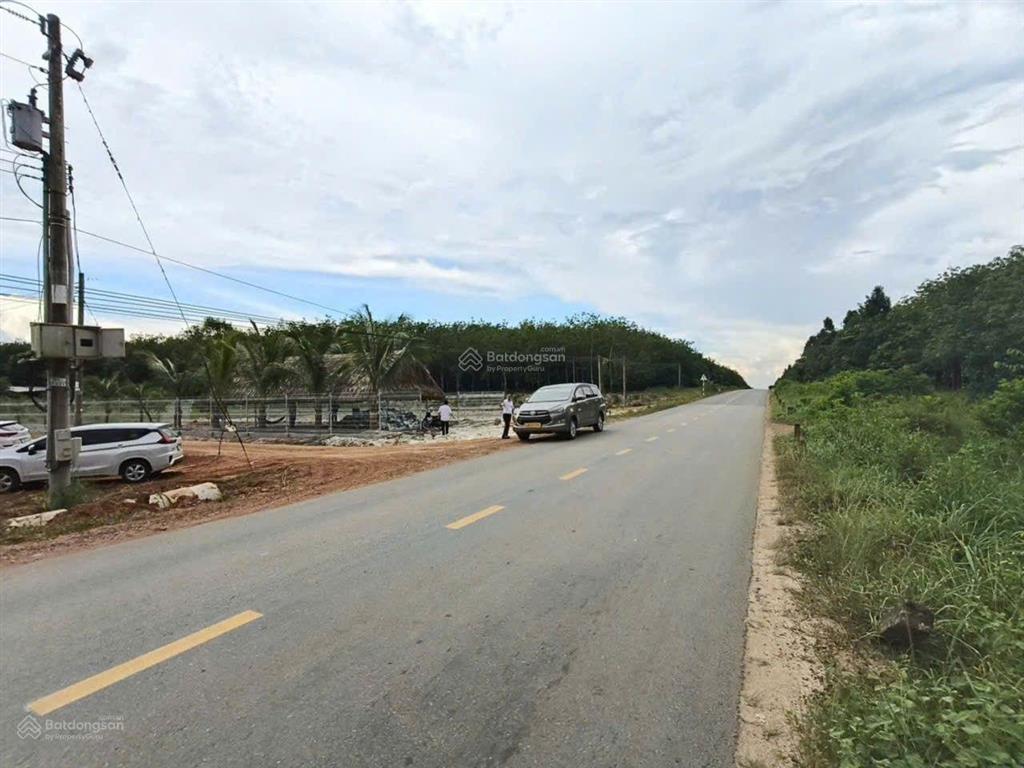 Lô góc 2 mặt tiền đường dt750. đường nhựa gần kcn tổng 446m2, thổ cư 100m2 giá 1ty800tr thích hợp