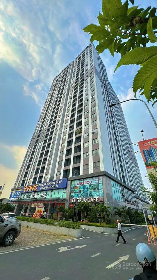 Nhà sổ hồng tầng cao (28.24), 2pn2wc giá chỉ 2ti39, gần làng đhqg hcm , view hồ bơi dễ cho thuê