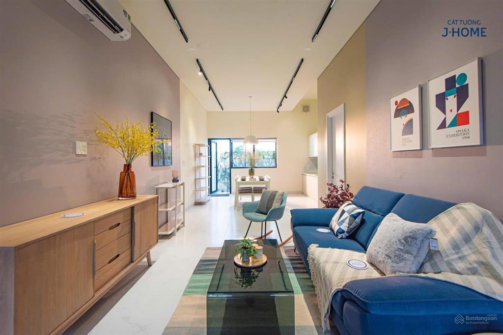 Bán gấp căn nhà 3 tầng, có nội thất, 176m² sử dụng, nhà hoàn thiện, có gara xe oto, sân thượng