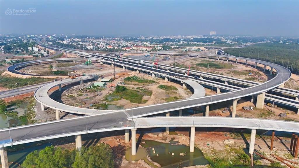 Bán lô đất 90m2 kdc bình chánh, gần ngay ga metro số 3 , giá 25tr/m2 ngân hàng hổ trợ vay 80%.
