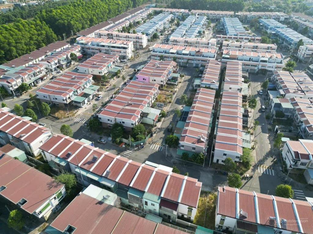 Nhà giá cạnh tranh hồ chí minh, ngay đại học việt đức, giá 1 tỷ 6, cho thuê 68 tr/tháng.