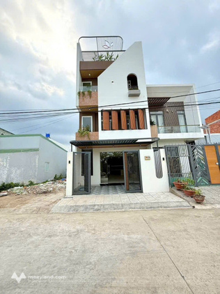 Bán nhà mặt tiền Chế Lan Viên, 1 trệt 3 lầu, 4 ngủ, gần Khu đô thị Phú Cường, Rạch Giá