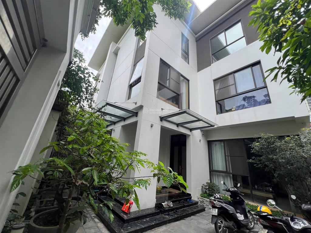 Anh khách cần bán căn biệt thự view hồ trung văn, mặt tiền 11m, nhà đã hoàn thiện sẵn sổ đỏ