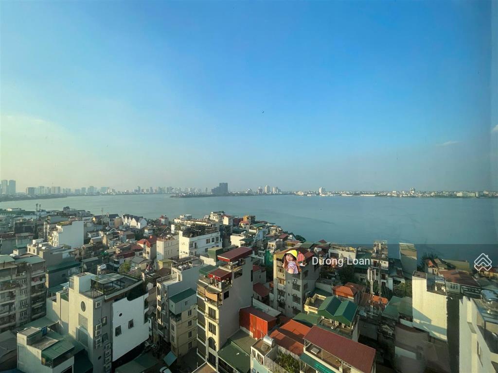 Chủ nhà cần bán căn hộ 3pn view trọn hồ tây. em loan 0372 004 *** để xem nhà trực tiếp