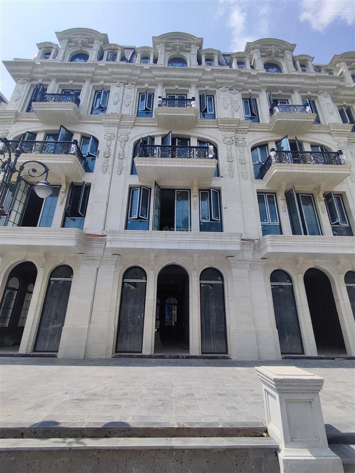 Đẳng cấp biệt thự mặt phố linh lang lô góc 135 m², 5 tầng hoàn mỹ. giá vip.