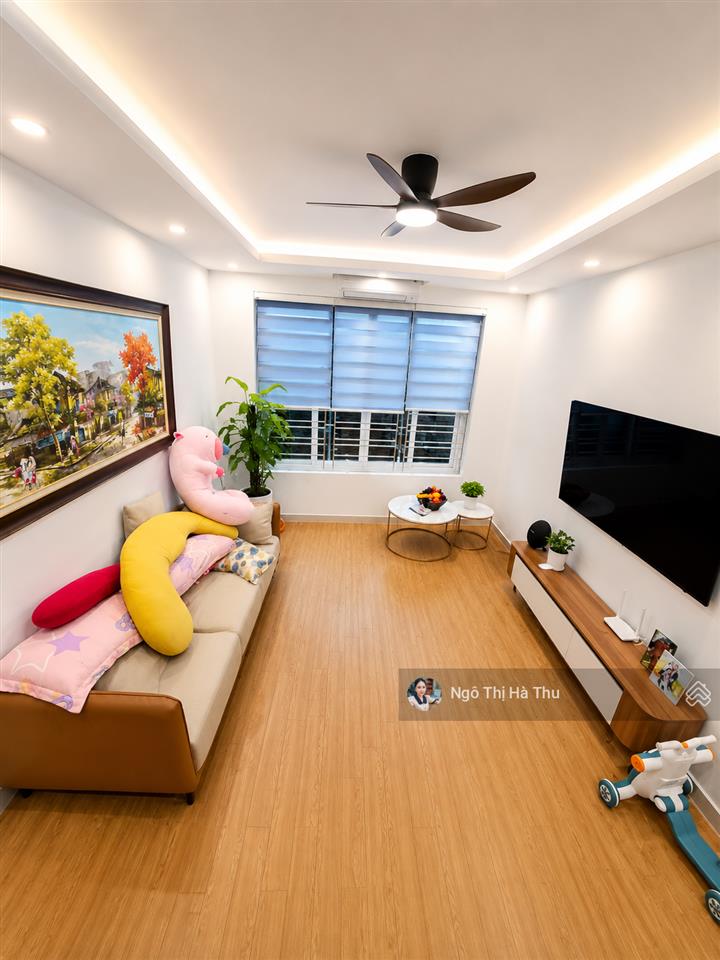 Bán gấp nhà dân xây phố gia quất bồ đề long biên. 40m x 5 tầng 7,x tỷ