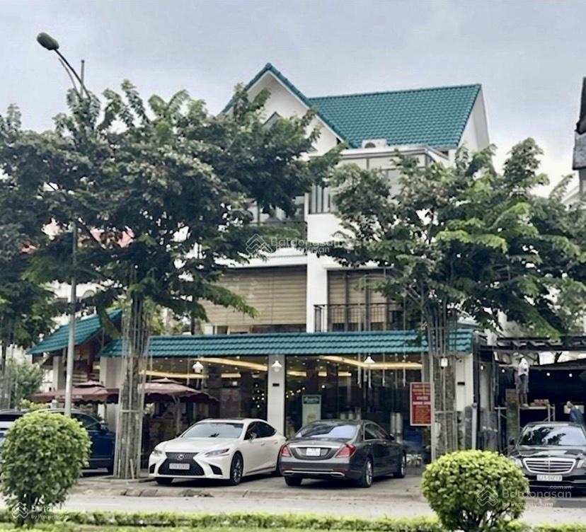 Biệt thự đơn lập thành phố giao lưu 240m² view hồ 2 mặt ô tô tránh giá nhỉnh 80 tỷ