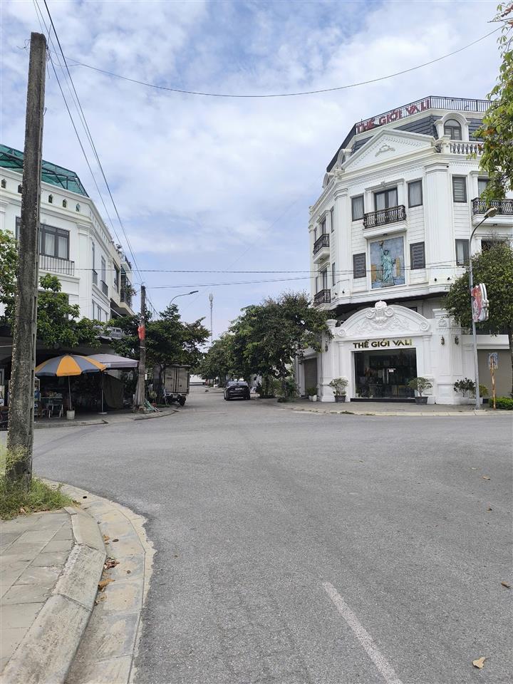 Chủ cần bán toà nhà 187.5m2 - Khu B KĐT Nguyên Khê - Đông Anh - Hà Nội. Giá 105tr/m2 =