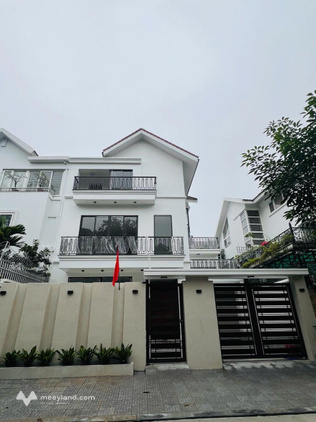 Bán biệt thự khu đô thị Văn Phú, 200m2, xây 4 tầng, mặt tiền 10m