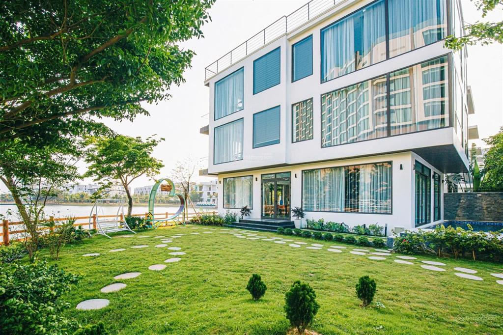 Chính chủ cần bán nhanh căn biệt thự có sổ, full nội thất, vị trí trung tâm. 0986 594 ***