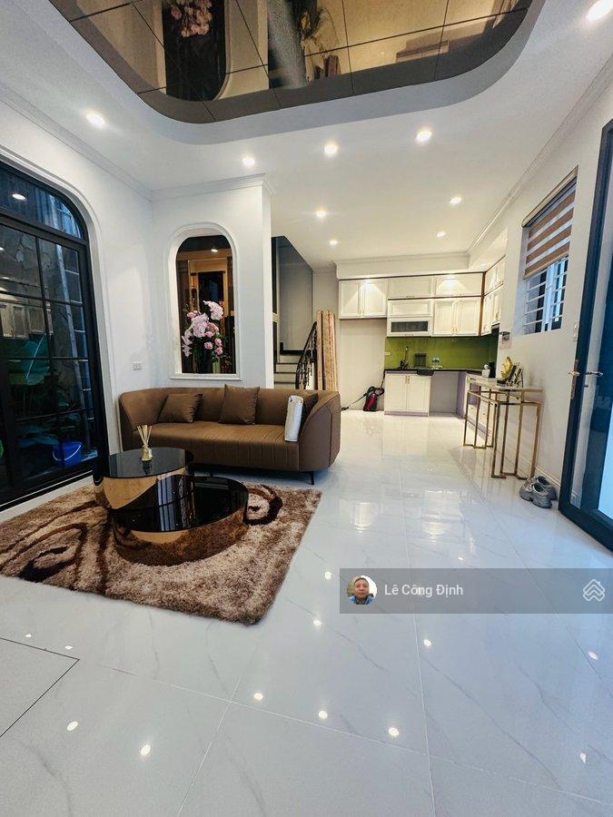 Bán nhà lạc long quân tây hồ 72m 5 tầng thang máy nhà mới đẹp hơn 15 tỷ