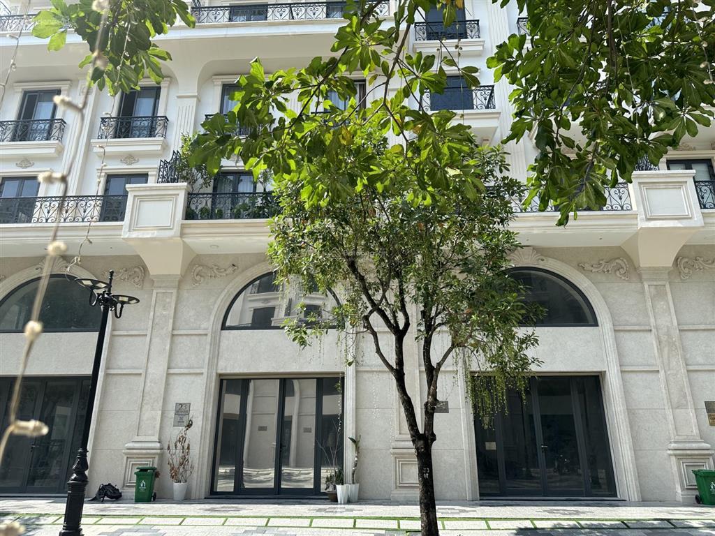 Bán gấp shophouse 7 *22 phố royal vạn phúc mặt tiền lớn, giá rẻ. kđt xanh vạn phúc city. hot!