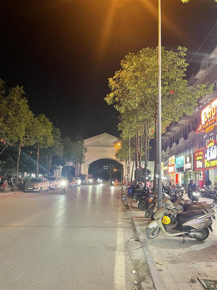 Mặt hồ đô nghĩa 1 căn duy nhất đã hoàn thiện thang máy giá tốt