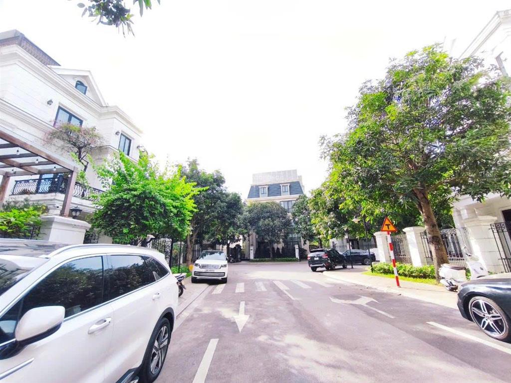 Biệt thự vinhomes riverside nguyệt quế, 90m², full nội thất, giá đầu tư 38,8 tỷ. 0911 776 ***