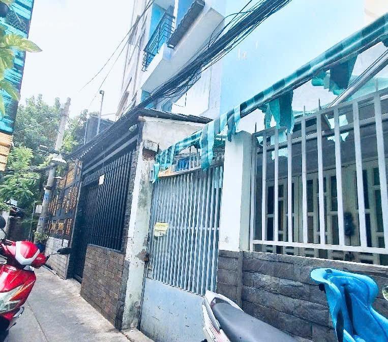 Cách xe tải chỉ 1 căn thửa dài miên man tận 18 mét phù hợp xây chdv hoặc xây ở chừa sân rộng rãi