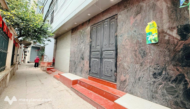 Bán tòa nhà căn hộ dịch vụ đường Định Công, 130m2, 6 tầng, thang máy