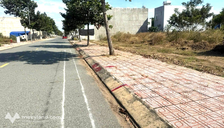 Cần bán nền 100m2 ngay trục chính khu dân cư Hội Nghĩa sát Vsip 3
