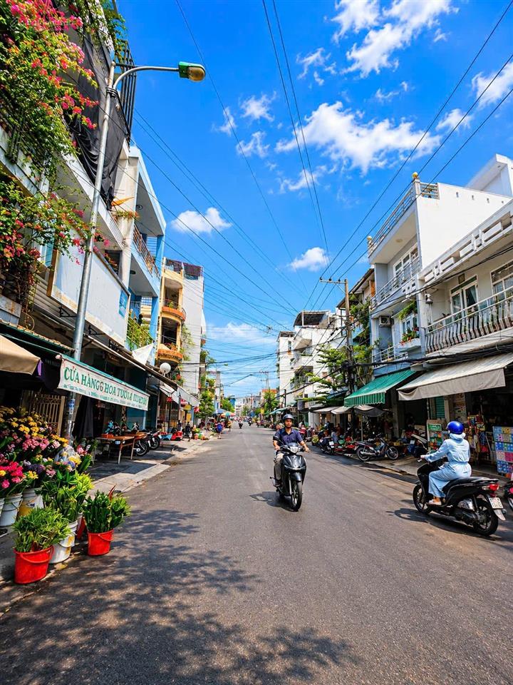 Nhà mặt tiền kinh doanh ngay chợ phương sài chỉ 5,5 tỷ!