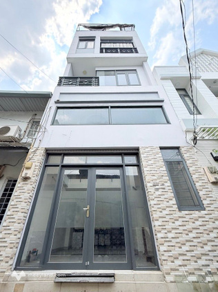 Sát mặt tiền Đại Lộ Phạm Văn Đồng, Bình Thạnh, hẻm 4m, 5 tầng, 4 ngủ master, 4 vệ sinh