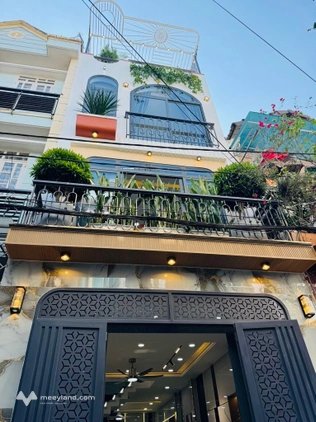 Hàng ngon gần siêu thị Emart, xe tải tới cửa gần sân bay