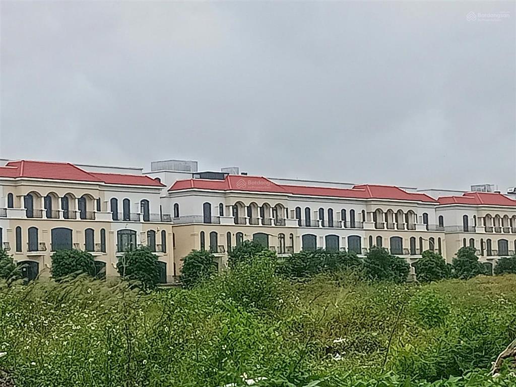 Cần tiền bán gấp 150m2 đất sổ đỏ chính chủ, nằm trong khuôn viên dự án vinhomes ocean park