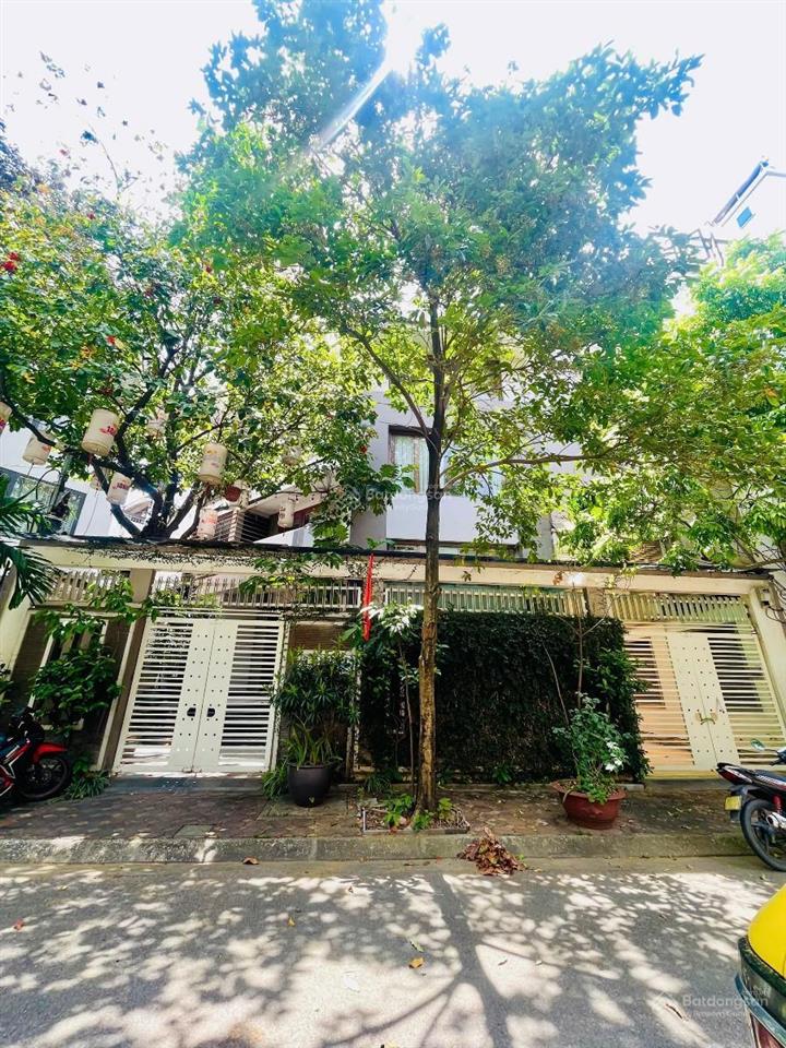 Biệt thự hoàng thế thiện long biên 75 tỷ 303 m² 4 tầng full nội thất, vỉa hè rộng kinh doanh