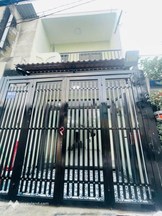 Hẻm xe hơi thẳng đẹp, cách ít căn ra mặt đường chính Tô Hiệu, sát bên gara ô tô tiện cho khách mua có xe ô tô đi lại