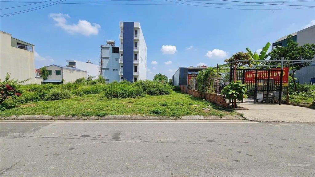 Hàng hiếm 120m, vị trí đẹp, mt 7,4m gần ngay trung tâm hoà lạc, gần quốc lộ 21, giá chỉ hơn 3 tỷ.