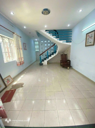 Nhà rộng Hiệp Thành 5 4,5m x 12m 4PN 4WC có sân trước