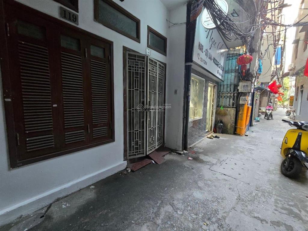 Cần bán gấp nhà mới về ở ngay mặt tiền rộng ngõ thông tứ tung, cách ô tô 35m, phố tây sơn