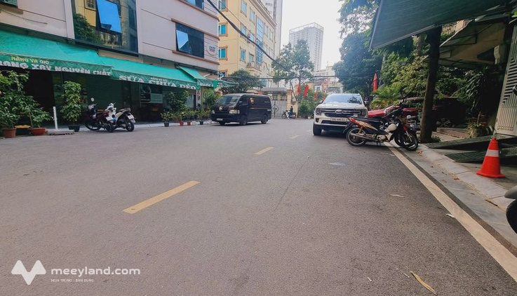 Bán nhà đường Trung Kính, 5 tầng, lô góc, kinh doanh, ô tô đỗ cửa
