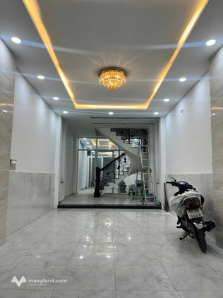Nơi đáng sống, bạn đến nhà chơi có thể đậu được hơn 20 ô tô con, tiệc có thể kê hơn 100 bàn