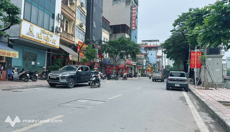 Bán nhà mặt đường Khương Đình - 350m2 - cấp 4 - mặt tiền 12m - vỉa hè rộng