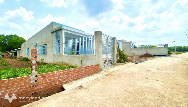Kẹt tiền bán 250m2 đất thổ cư sổ riêng sát chợ, trường học dân cư ở đông, giá 245 triệu