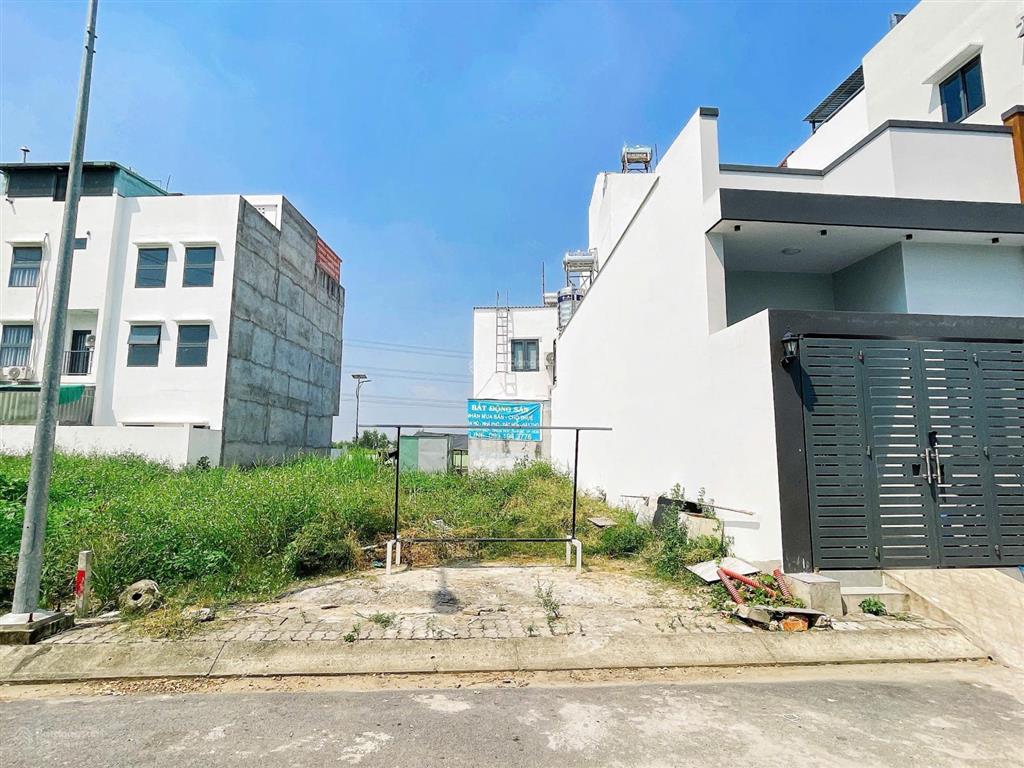 Bán đất sổ riêng, đối diện gs metro city, 82m2, ngay khu dân cư, 4.2 tỷ